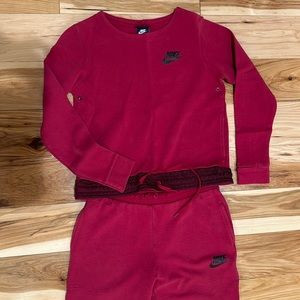 Nike matching sweatshirt and joggers